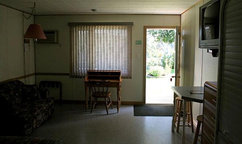 Lanes Riverhouse Inn & Cottages Montague ภายนอก รูปภาพ